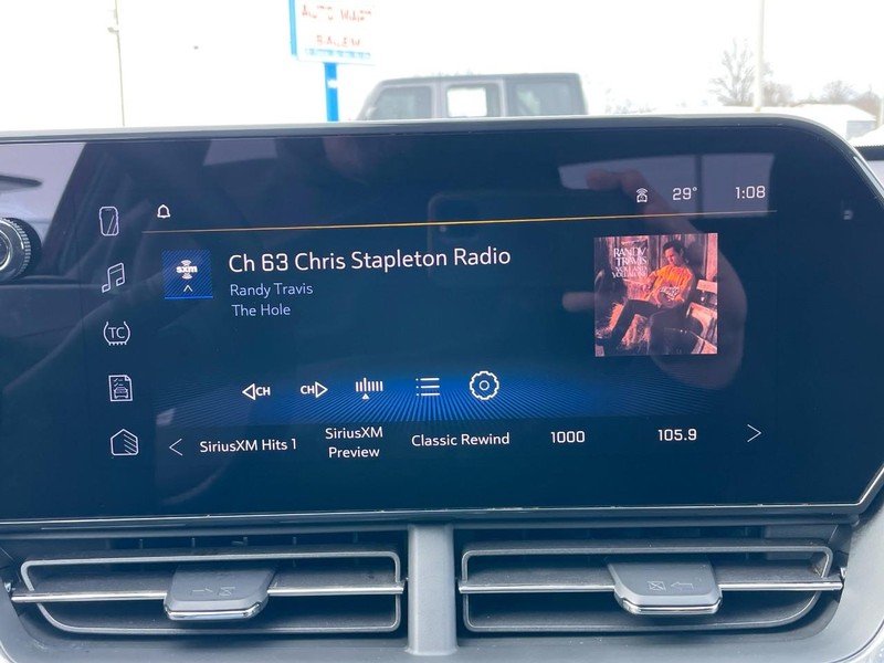 Chevrolet Trax Vehicle Full-screen Gallery Image 28