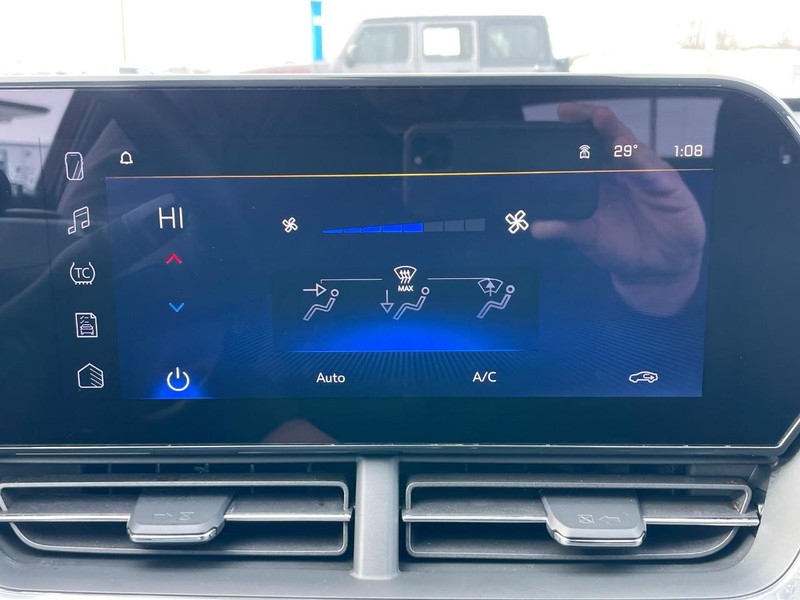 Chevrolet Trax Vehicle Full-screen Gallery Image 33