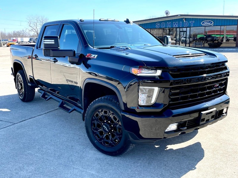 Chevrolet Silverado 2500HD Vehicle Full-screen Gallery Image 02