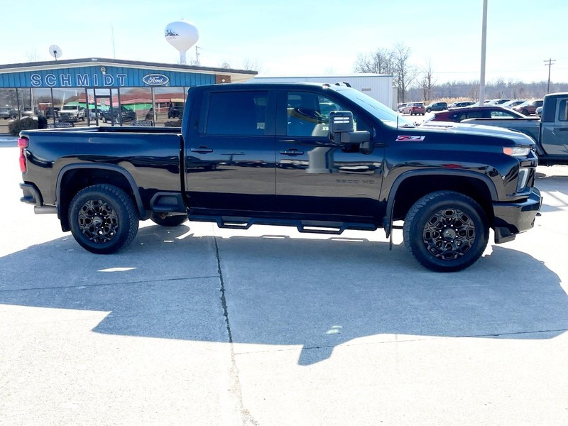 Chevrolet Silverado 2500HD Vehicle Full-screen Gallery Image 03