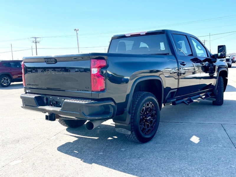 Chevrolet Silverado 2500HD Vehicle Full-screen Gallery Image 04