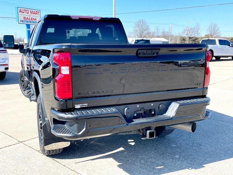 Chevrolet Silverado 2500HD Vehicle Full-screen Gallery Image 05