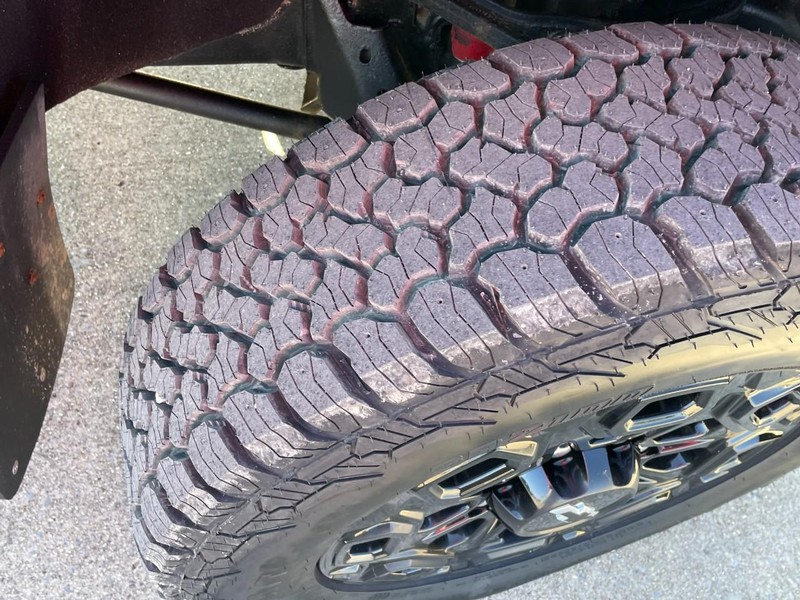 Chevrolet Silverado 2500HD Vehicle Full-screen Gallery Image 10