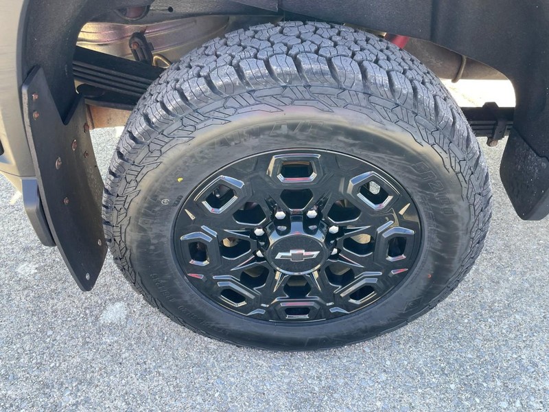 Chevrolet Silverado 2500HD Vehicle Full-screen Gallery Image 11