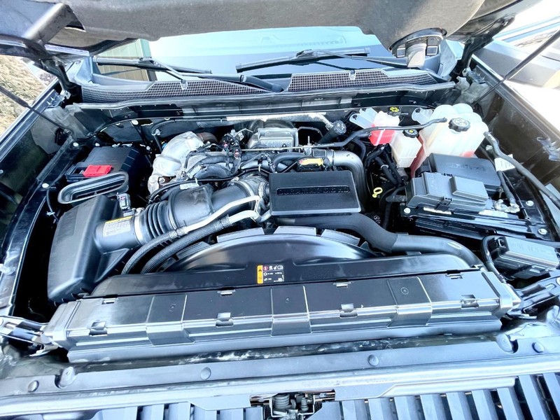 Chevrolet Silverado 2500HD Vehicle Full-screen Gallery Image 12