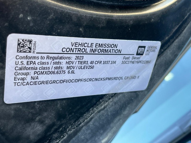 Chevrolet Silverado 2500HD Vehicle Full-screen Gallery Image 13