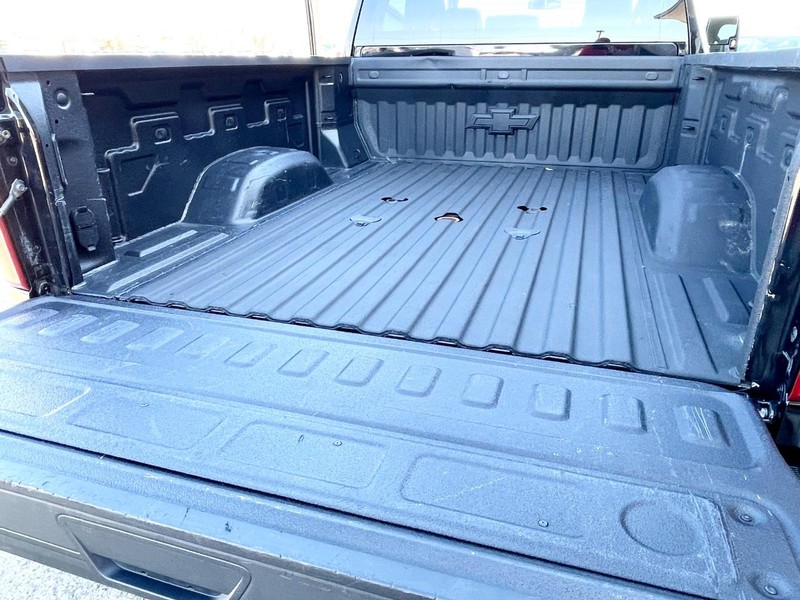 Chevrolet Silverado 2500HD Vehicle Full-screen Gallery Image 14