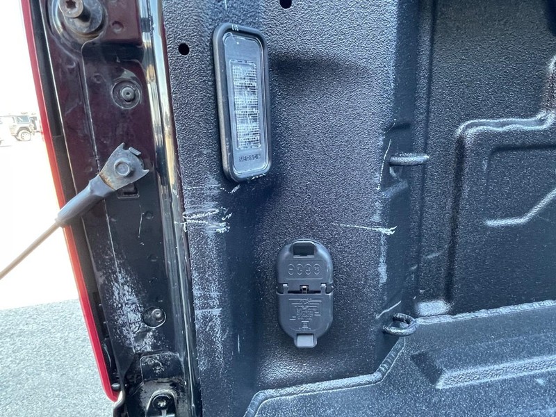 Chevrolet Silverado 2500HD Vehicle Full-screen Gallery Image 15