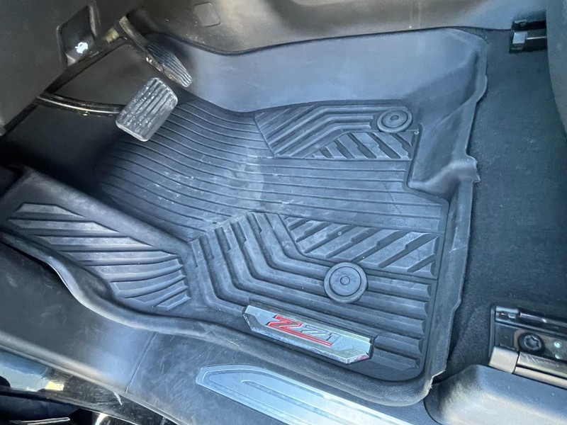 Chevrolet Silverado 2500HD Vehicle Full-screen Gallery Image 24