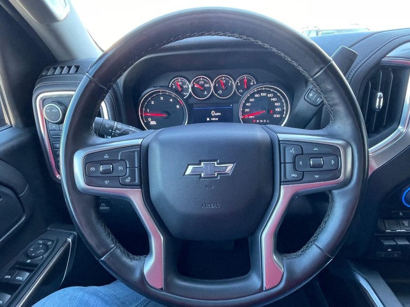 Chevrolet Silverado 2500HD Vehicle Full-screen Gallery Image 27