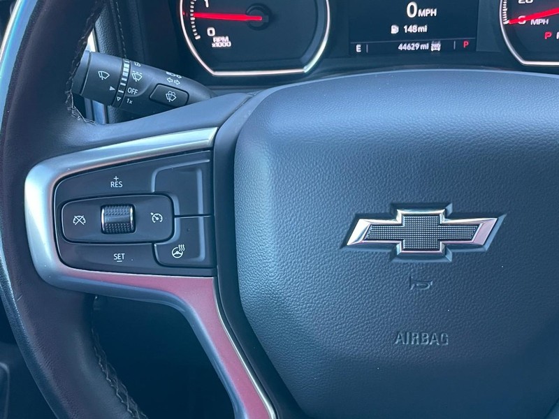 Chevrolet Silverado 2500HD Vehicle Full-screen Gallery Image 28