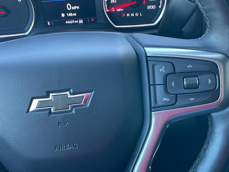 Chevrolet Silverado 2500HD Vehicle Full-screen Gallery Image 29