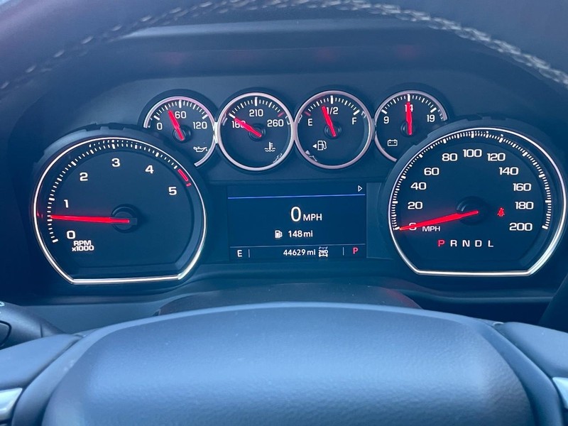 Chevrolet Silverado 2500HD Vehicle Full-screen Gallery Image 30