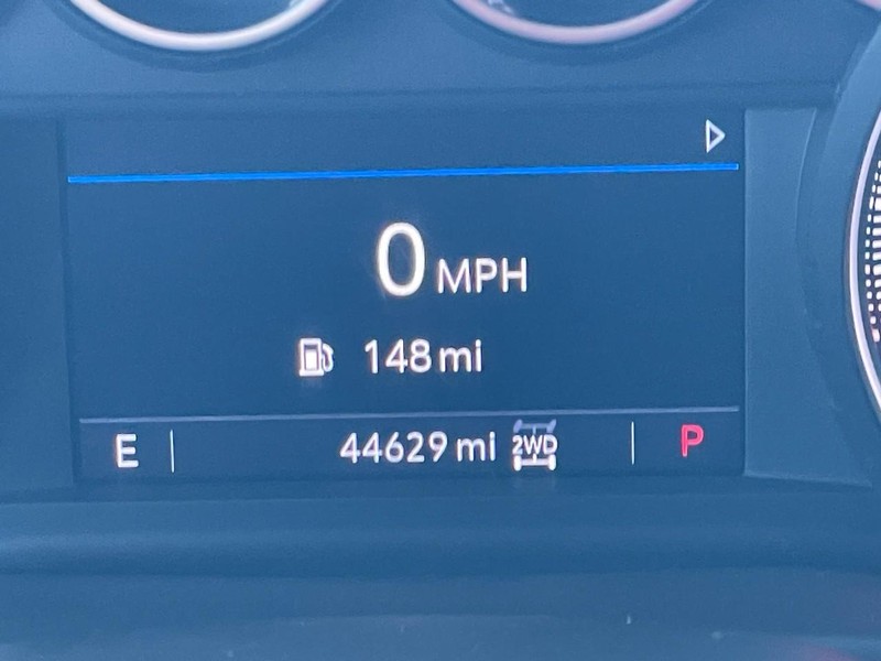 Chevrolet Silverado 2500HD Vehicle Full-screen Gallery Image 31