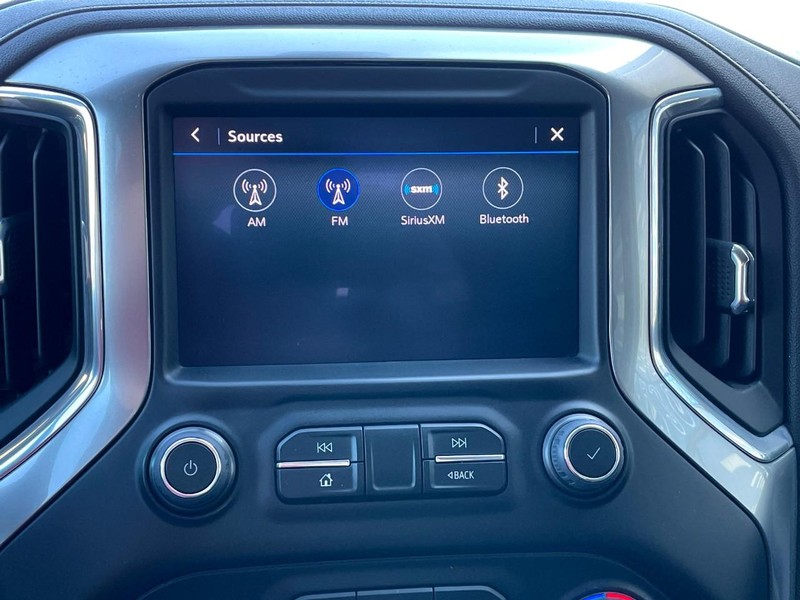 Chevrolet Silverado 2500HD Vehicle Full-screen Gallery Image 35