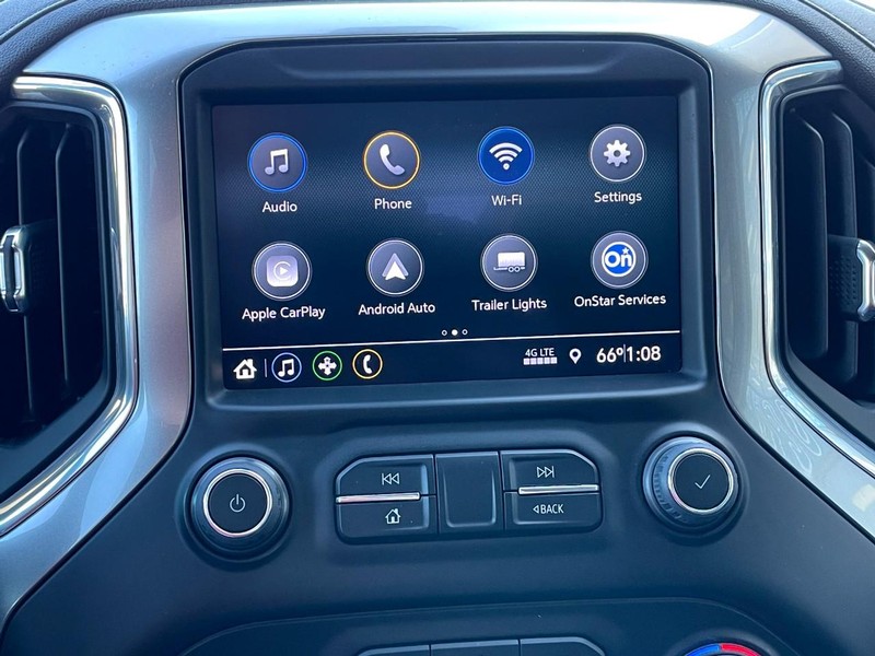 Chevrolet Silverado 2500HD Vehicle Full-screen Gallery Image 36