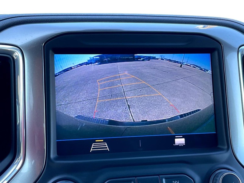 Chevrolet Silverado 2500HD Vehicle Full-screen Gallery Image 38