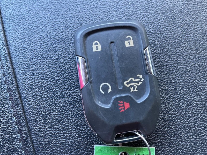 Chevrolet Silverado 2500HD Vehicle Full-screen Gallery Image 41