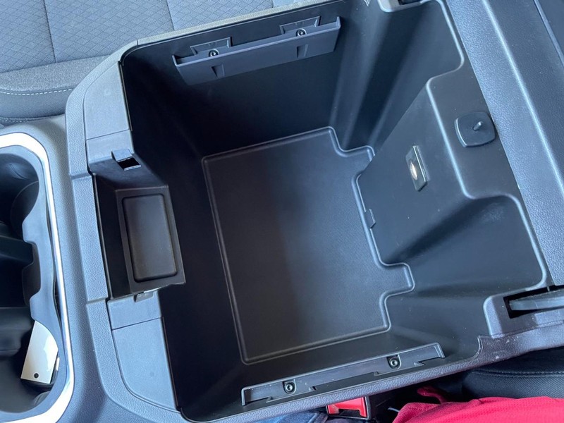 Chevrolet Silverado 2500HD Vehicle Full-screen Gallery Image 42