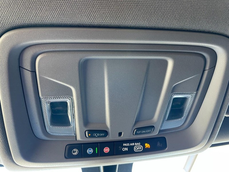 Chevrolet Silverado 2500HD Vehicle Full-screen Gallery Image 44