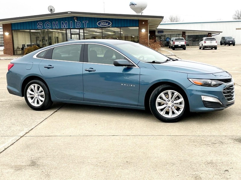 Chevrolet Malibu Vehicle Full-screen Gallery Image 03