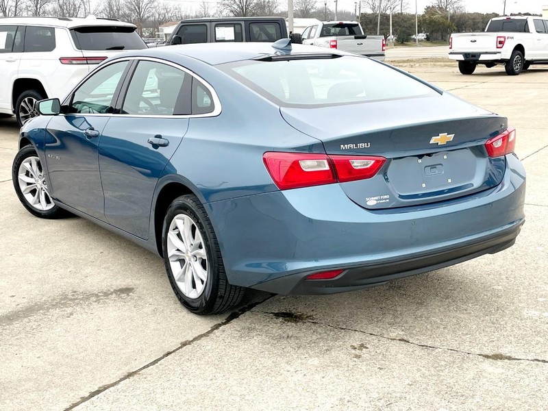 Chevrolet Malibu Vehicle Full-screen Gallery Image 05