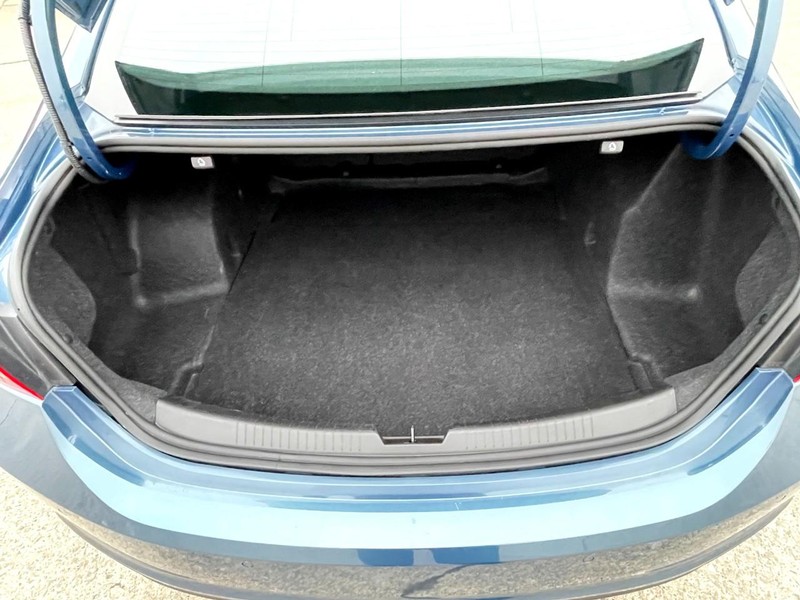 Chevrolet Malibu Vehicle Full-screen Gallery Image 11