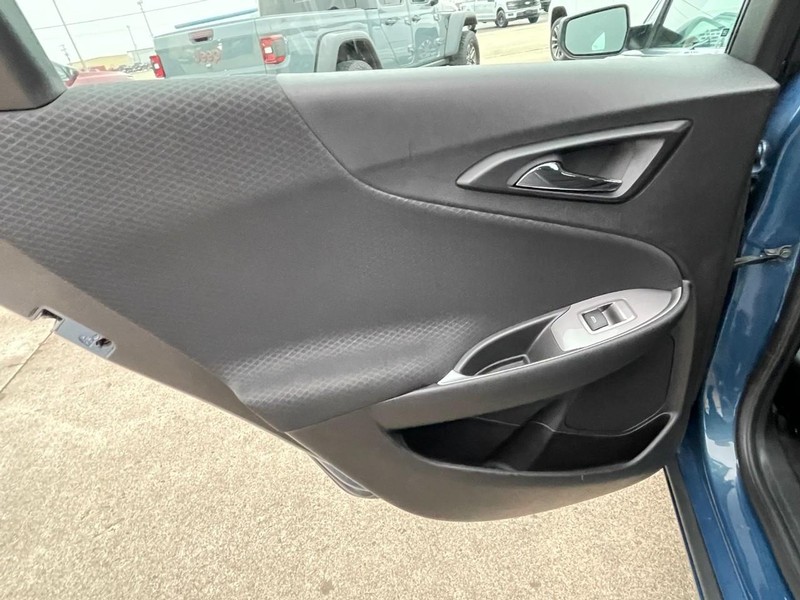 Chevrolet Malibu Vehicle Full-screen Gallery Image 17