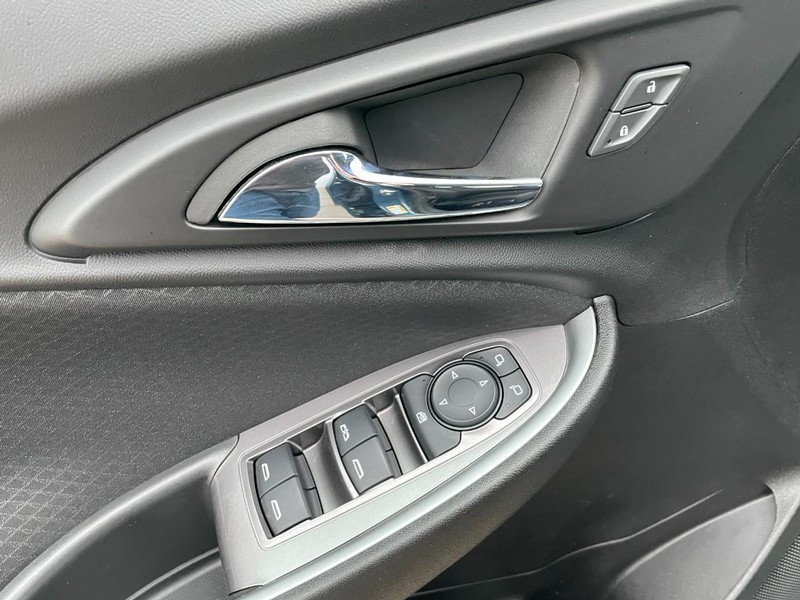 Chevrolet Malibu Vehicle Full-screen Gallery Image 20