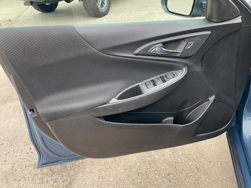 Chevrolet Malibu Vehicle Full-screen Gallery Image 21