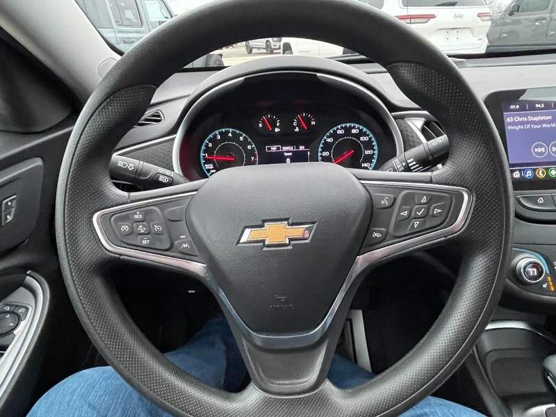Chevrolet Malibu Vehicle Full-screen Gallery Image 22