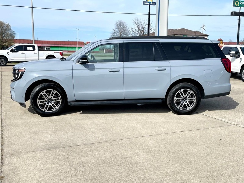 Ford Expedition Max Vehicle Full-screen Gallery Image 06