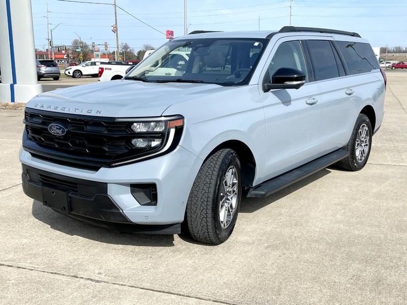 Ford Expedition Max Vehicle Full-screen Gallery Image 07
