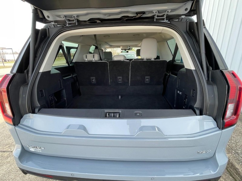 Ford Expedition Max Vehicle Full-screen Gallery Image 12