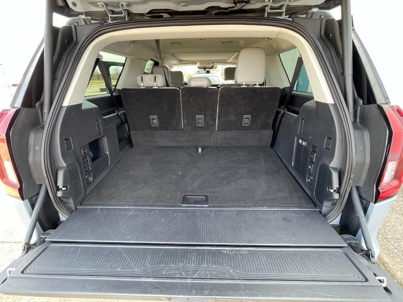 Ford Expedition Max Vehicle Full-screen Gallery Image 13