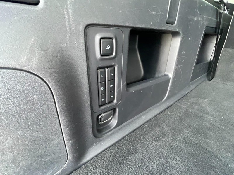 Ford Expedition Max Vehicle Full-screen Gallery Image 14