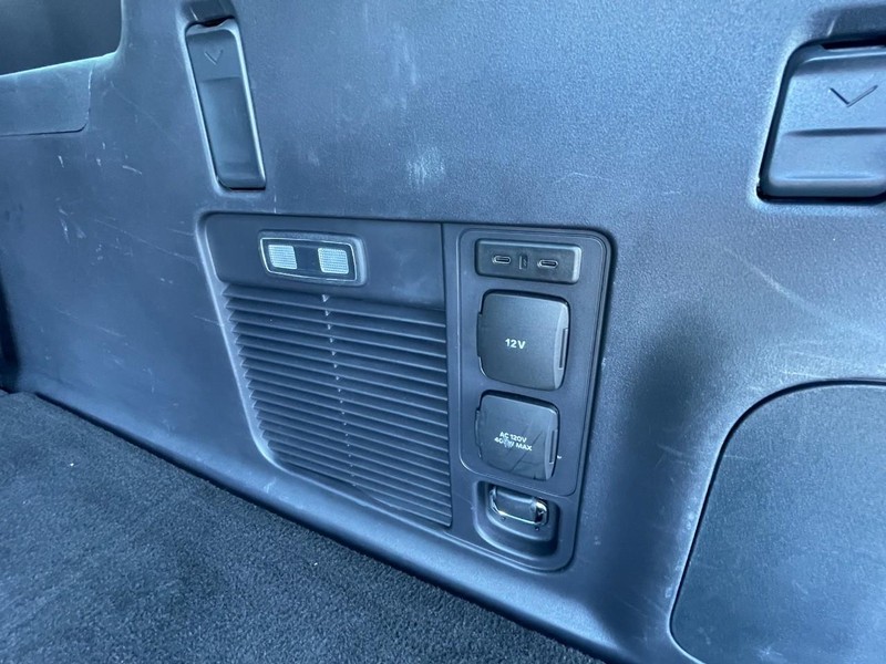 Ford Expedition Max Vehicle Full-screen Gallery Image 15