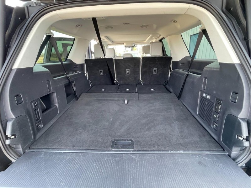 Ford Expedition Max Vehicle Full-screen Gallery Image 16