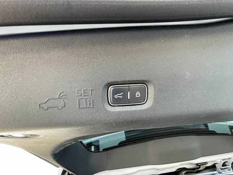 Ford Expedition Max Vehicle Full-screen Gallery Image 19