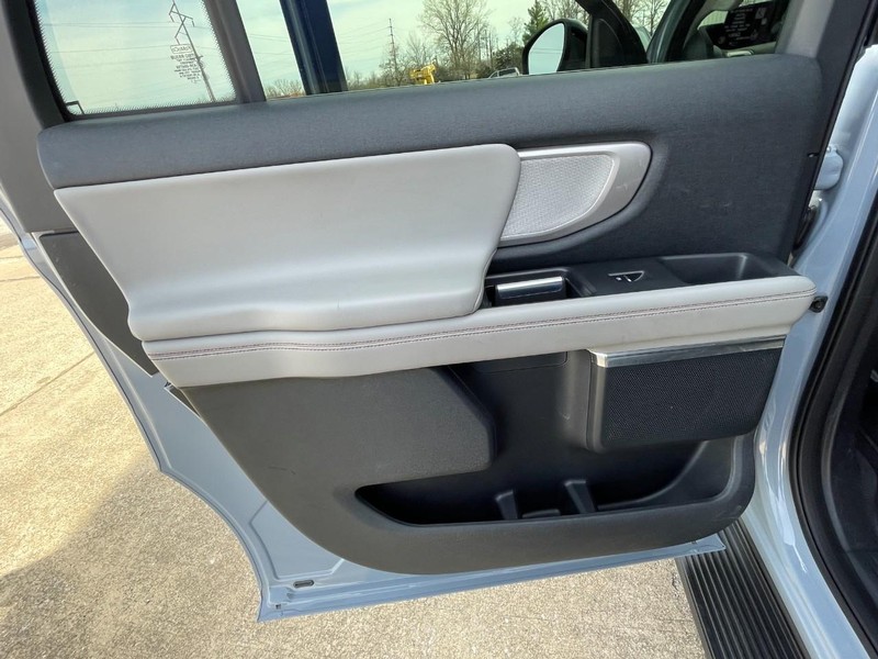 Ford Expedition Max Vehicle Full-screen Gallery Image 25