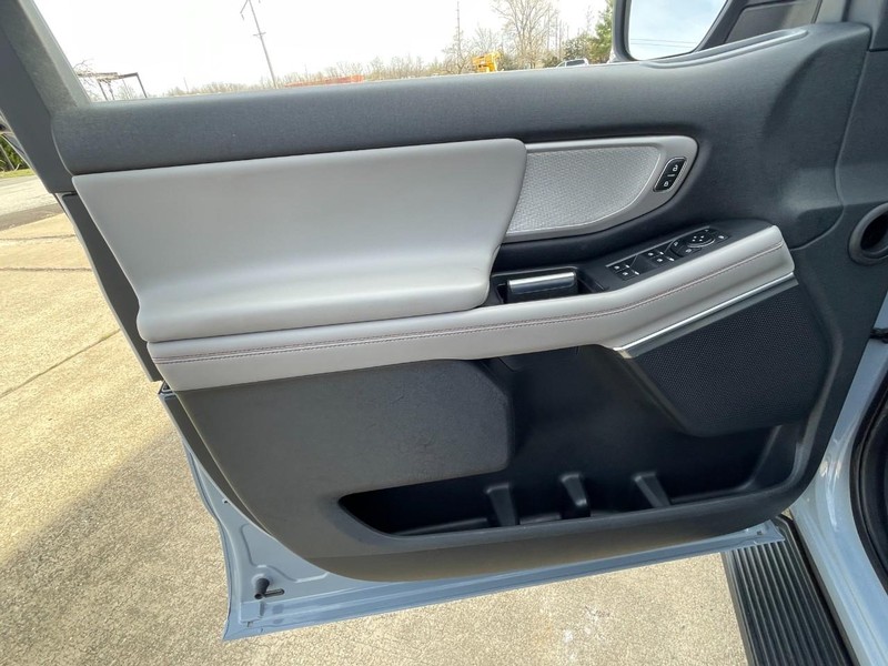 Ford Expedition Max Vehicle Full-screen Gallery Image 30