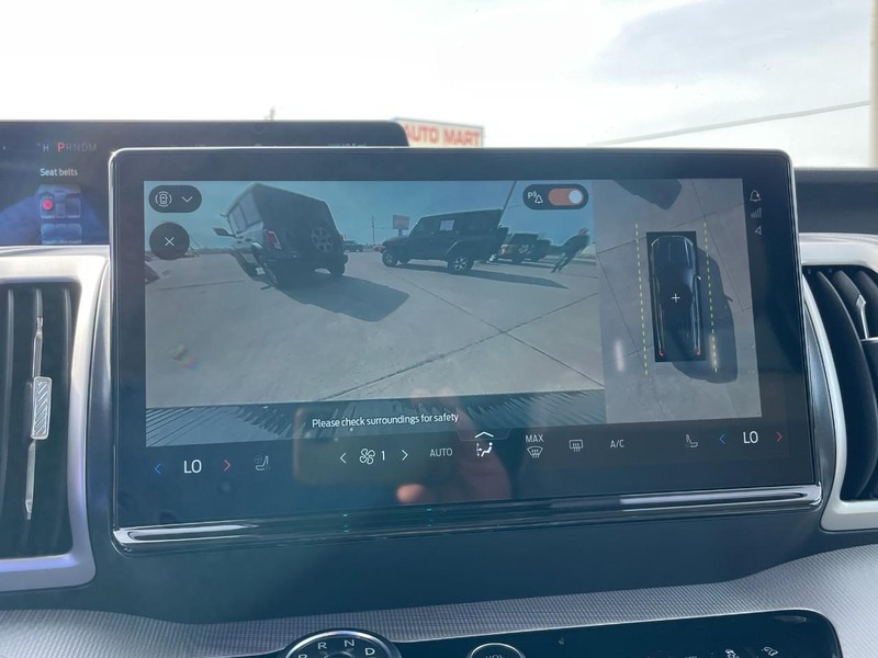 Ford Expedition Max Vehicle Full-screen Gallery Image 36