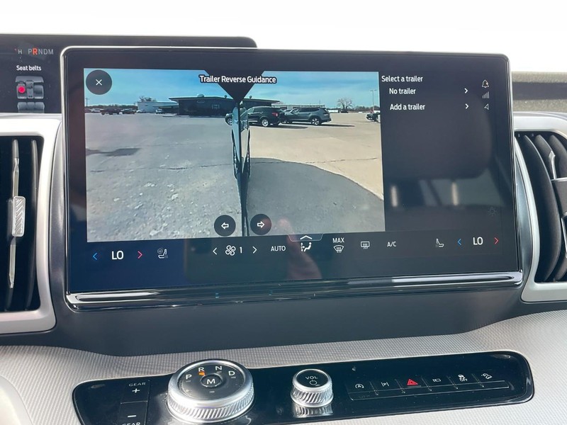 Ford Expedition Max Vehicle Full-screen Gallery Image 40