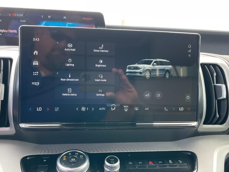 Ford Expedition Max Vehicle Full-screen Gallery Image 41