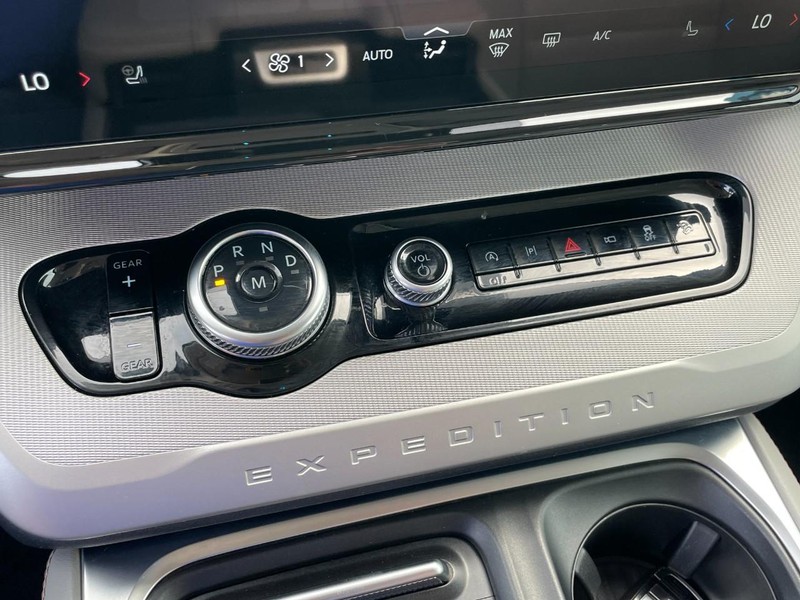 Ford Expedition Max Vehicle Full-screen Gallery Image 45