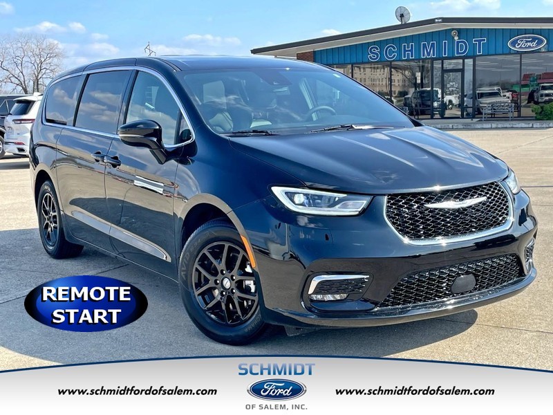 Chrysler Pacifica Vehicle Full-screen Gallery Image 01