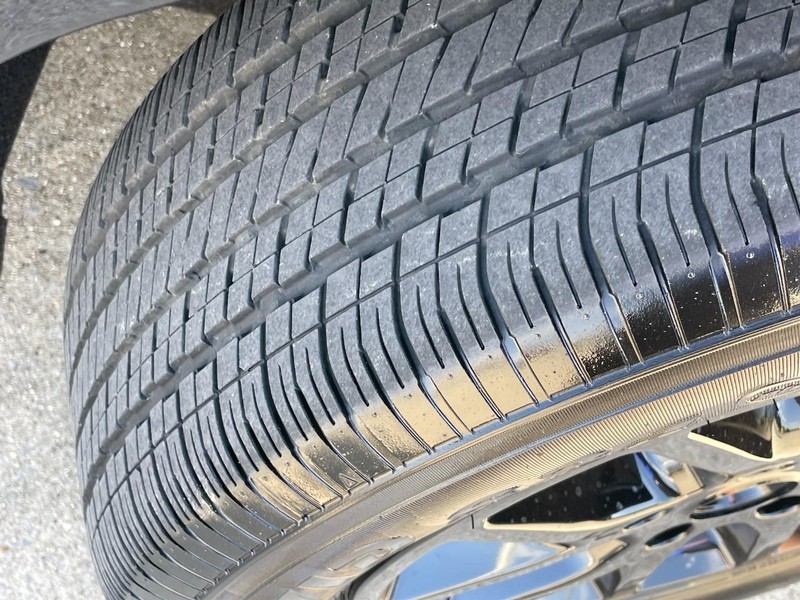 Chrysler Pacifica Vehicle Full-screen Gallery Image 09