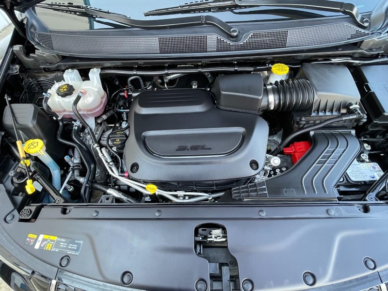 Chrysler Pacifica Vehicle Full-screen Gallery Image 11