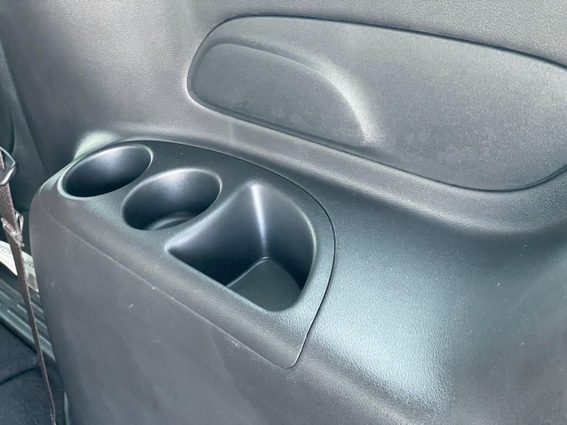 Chrysler Pacifica Vehicle Full-screen Gallery Image 15