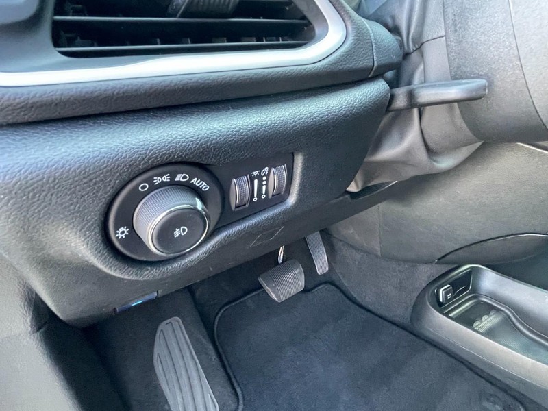 Chrysler Pacifica Vehicle Full-screen Gallery Image 23